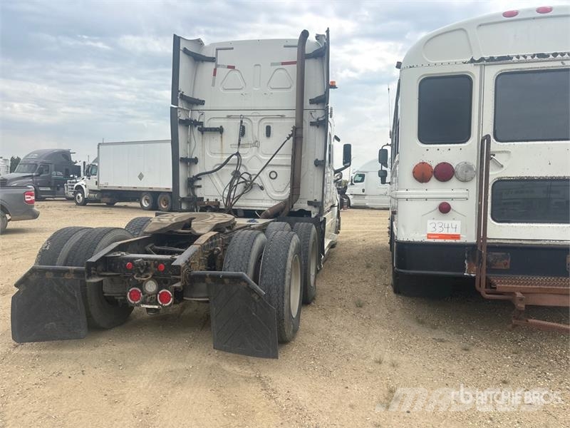 Freightliner Cascadia 126 6x4 T/A Sleeper Truck Tractor Trekkvogner