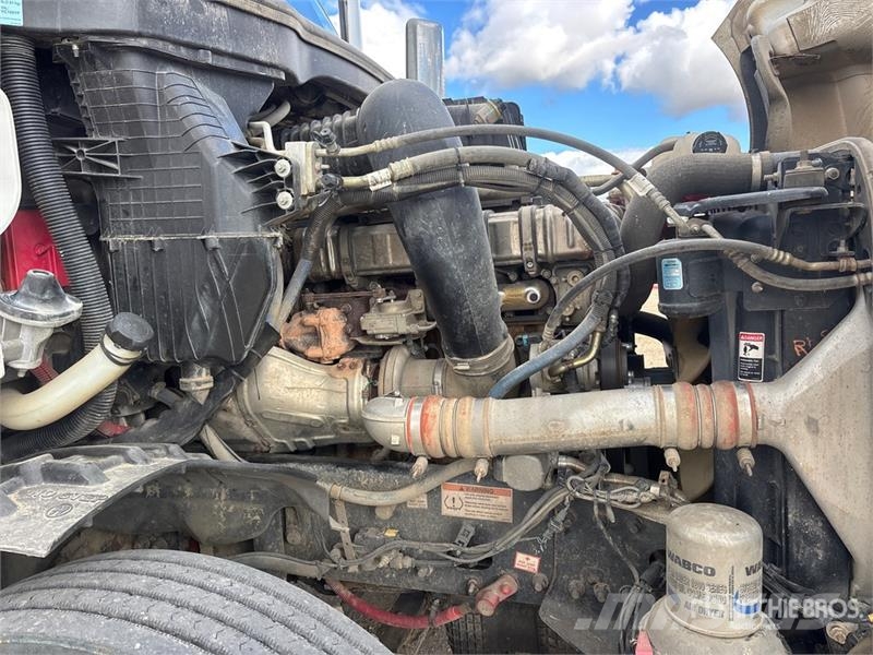 Freightliner Cascadia 126 6x4 T/A Sleeper Truck Tractor Sattelzugmaschinen
