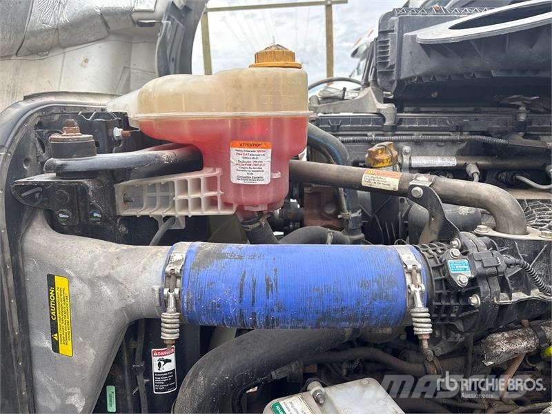 Freightliner Cascadia 6x4 T/A Sleeper Truck Tractor (Inoperable Cabezas tractoras