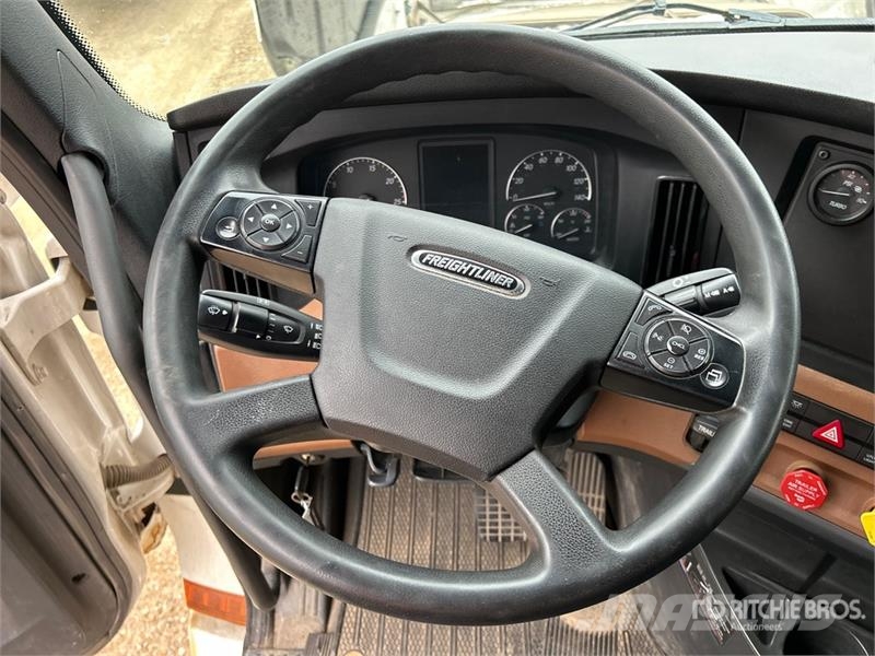 Freightliner Cascadia 126 6x4 T/A Sleeper Truck Tractor Truck Tractor Units