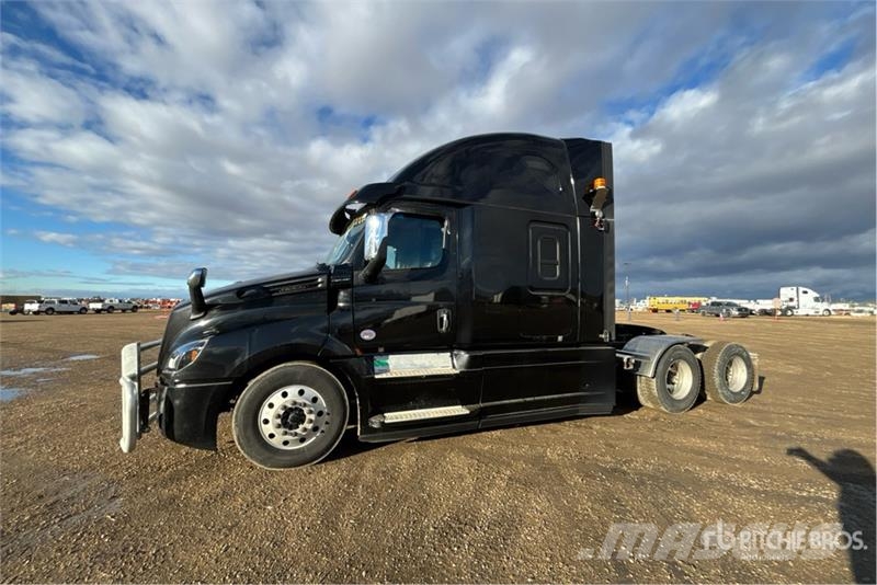 Freightliner Cascadia 126 6x4 T/A Sleeper Truck Tractor Traktorske jedinice