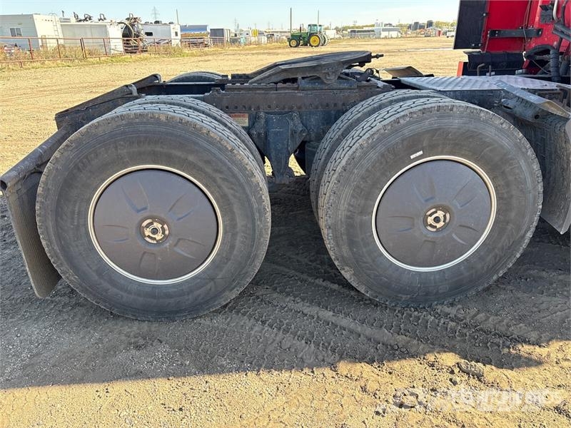 Freightliner Cascadia 126 T/A Sleeper Truck Tractor Camiones tractor