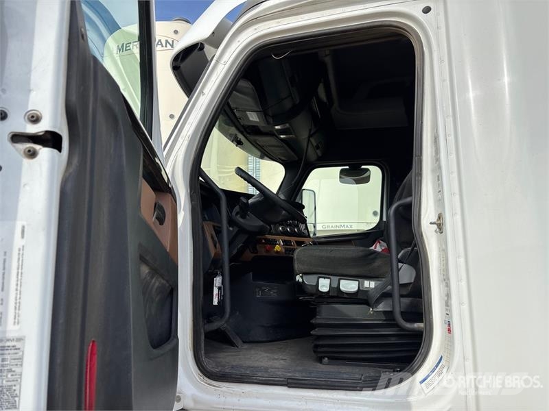 Freightliner Cascadia 126 T/A Sleeper Truck Tractor Cavalos mecânicos