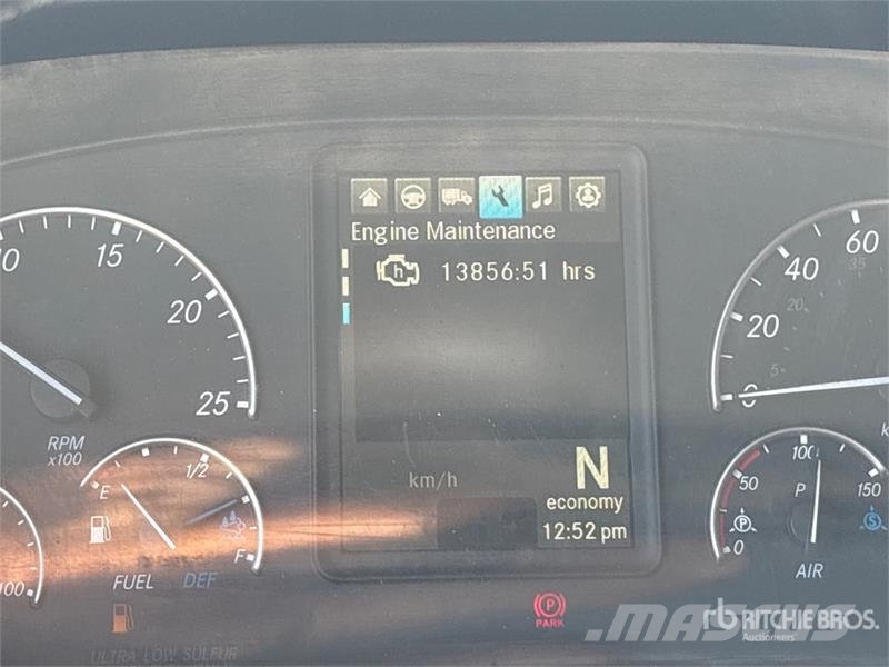 Freightliner Cascadia 126 6x4 T/A Sleeper Truck Tractor Тягачі