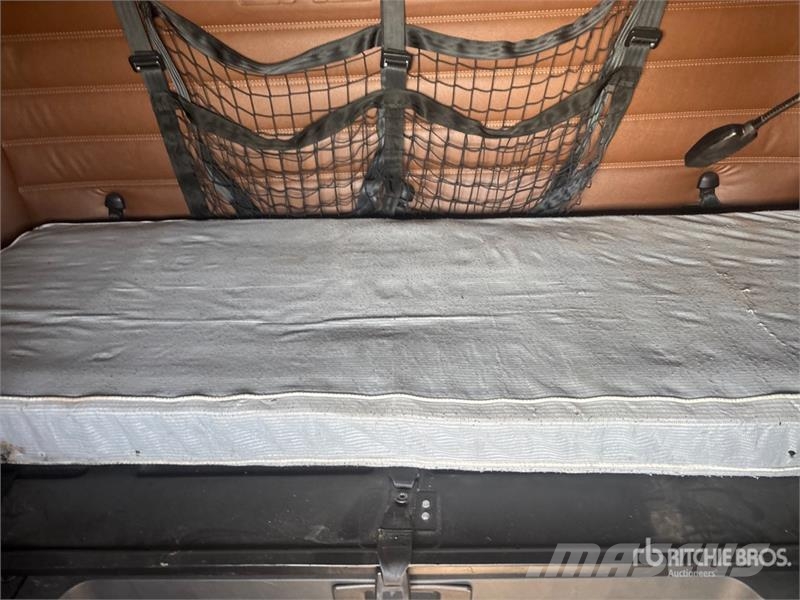 Freightliner Cascadia 126 6x4 T/A Sleeper Truck Tractor Тягачі