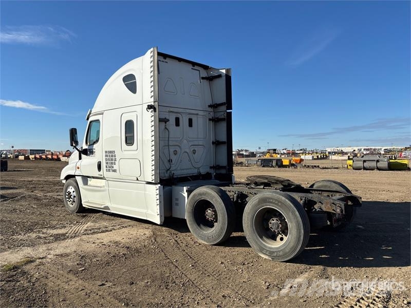 Freightliner Cascadia 6x4 6x4 T/A Sleeper Truck Tractor (Inoper Cabezas tractoras