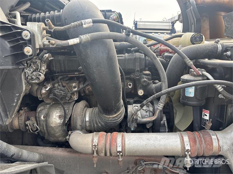Freightliner Cascadia 126 6x4 T/A Sleeper Truck Tractor (Inoper Motrici e Trattori Stradali