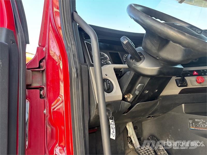 Freightliner Cascadia 126 6x4 T/A Sleeper Truck Tractor Traktorske jedinice