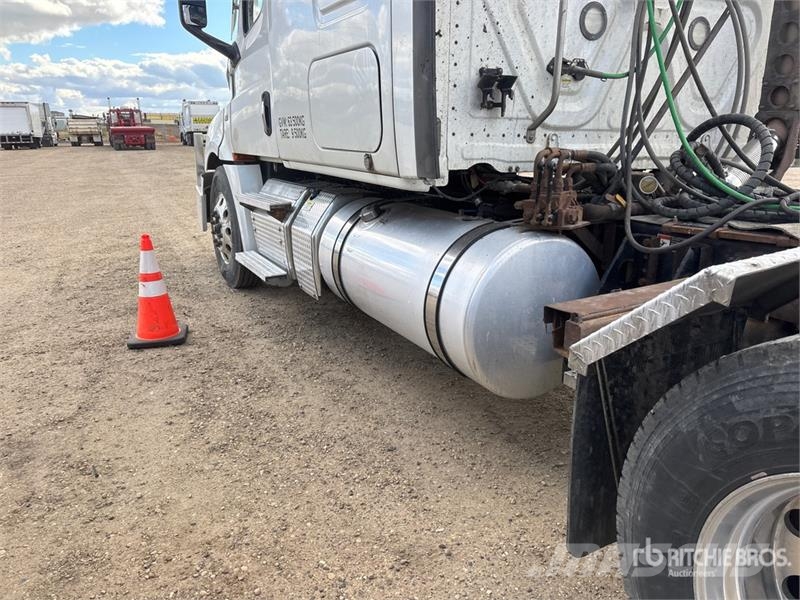 Freightliner Cascadia 126 6x4 T/A Sleeper Truck Tractor Sattelzugmaschinen