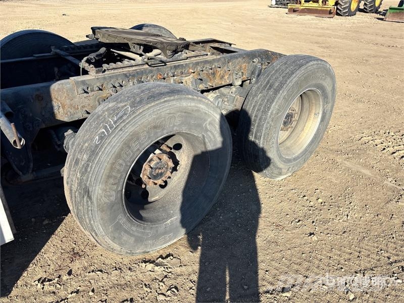 Freightliner Cascadia 6x4 6x4 T/A Sleeper Truck Tractor (Inoper Cabezas tractoras