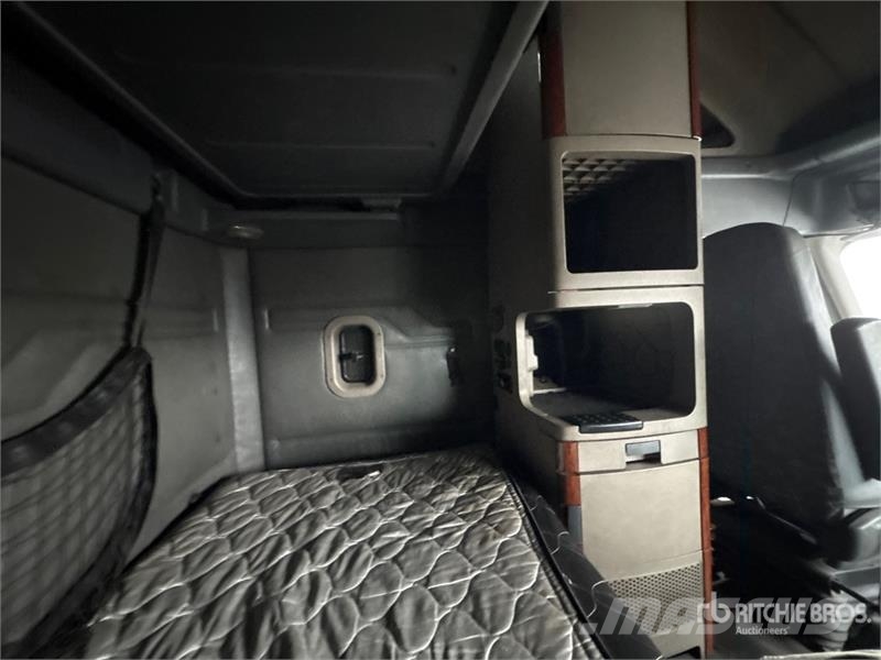 Freightliner Cascadia 125 6x4 T/A Sleeper Truck Tractor Sattelzugmaschinen