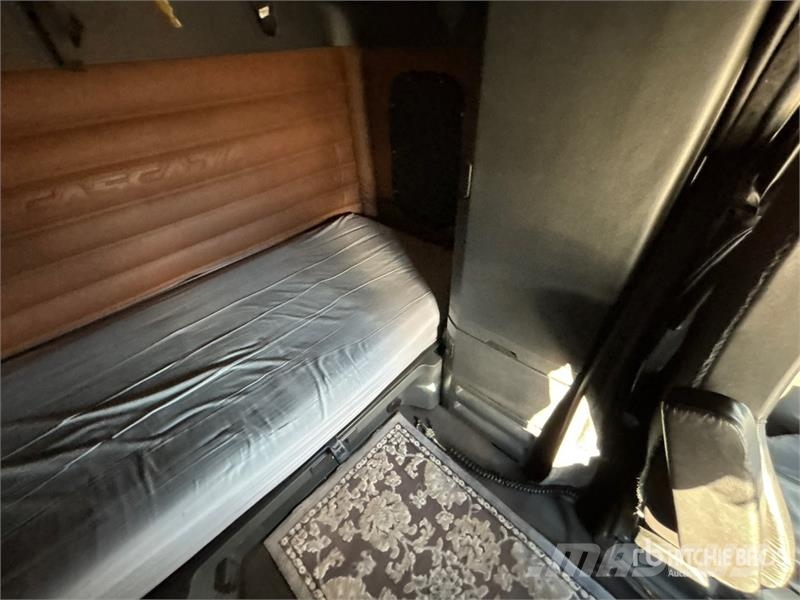 Freightliner Cascadia 126 6x4 T/A Sleeper Truck Tractor Traktorske jedinice