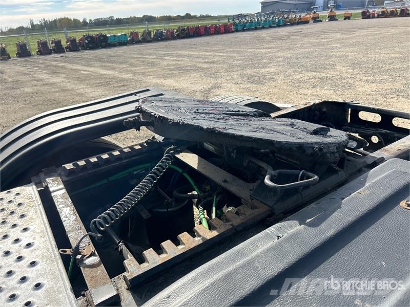Freightliner Cascadia 126 6x4 T/A Sleeper Truck Tractor Traktorske jedinice