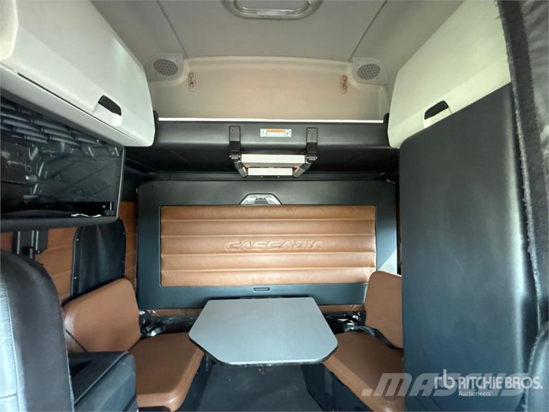 Freightliner Cascadia 126 6x4 T/A Sleeper Truck Tractor (Inoper Motrici e Trattori Stradali