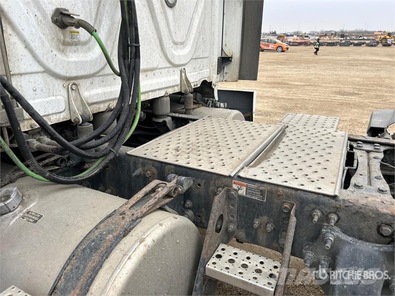 Freightliner Cascadia 126 6x4 T/A Sleeper Truck Tractor Truck Tractor Units