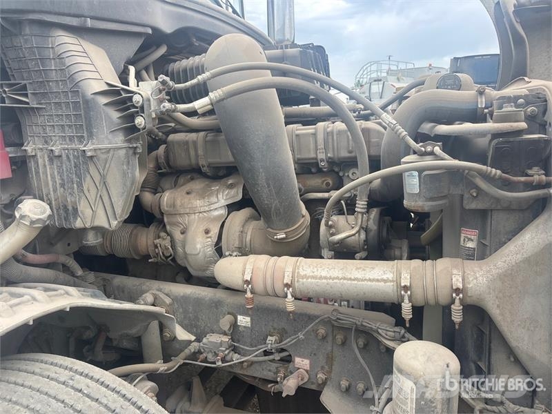 Freightliner Cascadia 126 6x4 T/A Sleeper Truck Tractor Trekkvogner