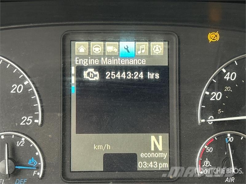Freightliner Cascadia 126 6x4 T/A Sleeper Truck Tractor Tractor Units