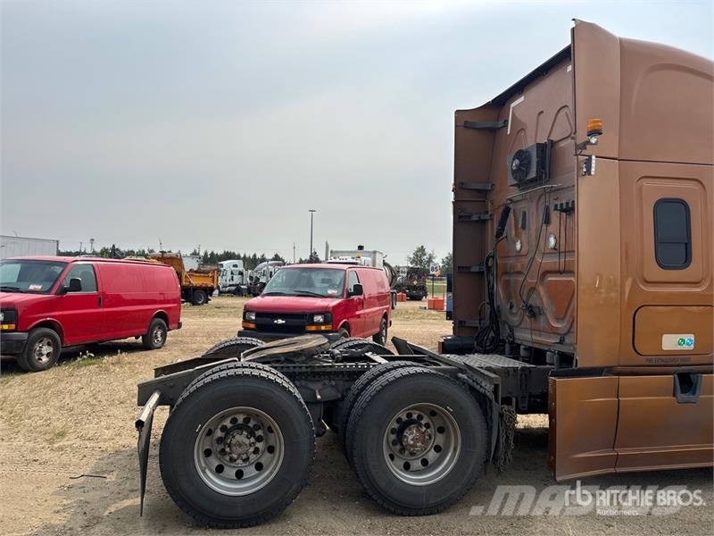 Freightliner Cascadia 126 6x4 T/A Sleeper Truck Tractor (Inoper Motrici e Trattori Stradali