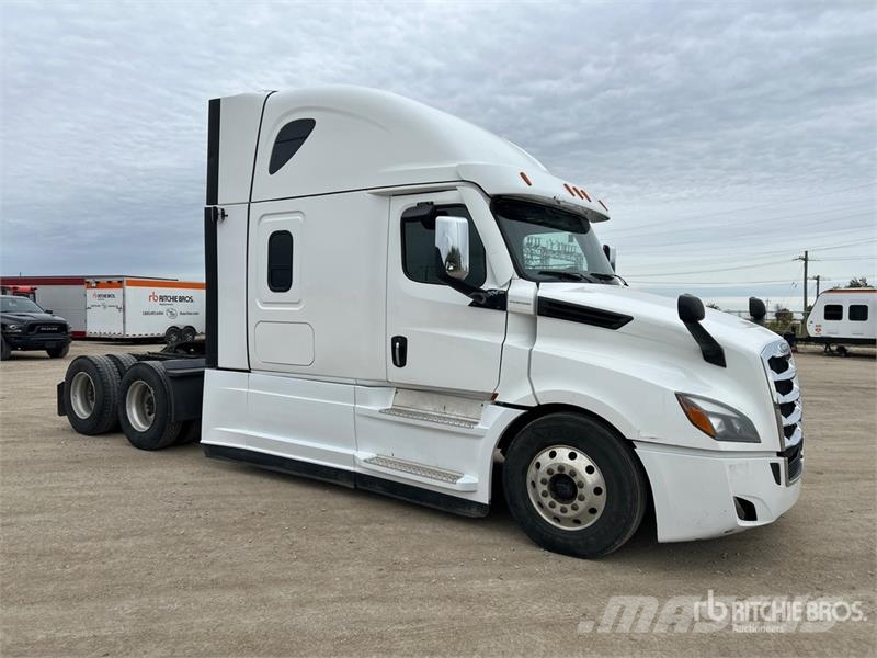Freightliner Cascadia 126 T/A Sleeper Truck Tractor Vilcēji