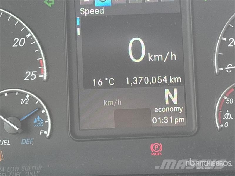 Freightliner Cascadia 126 6x4 T/A Sleeper Truck Tractor Cabezas tractoras