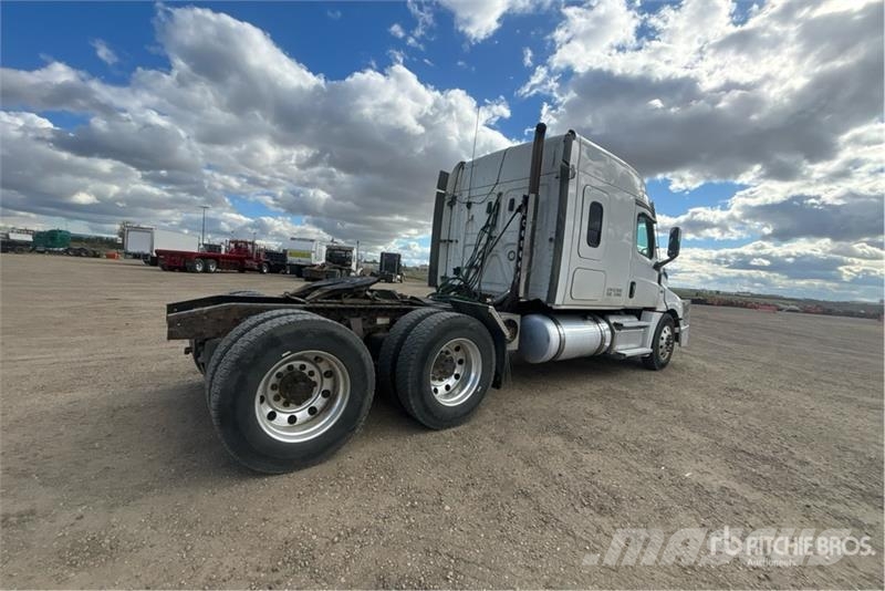Freightliner Cascadia 126 6x4 T/A Sleeper Truck Tractor Sattelzugmaschinen