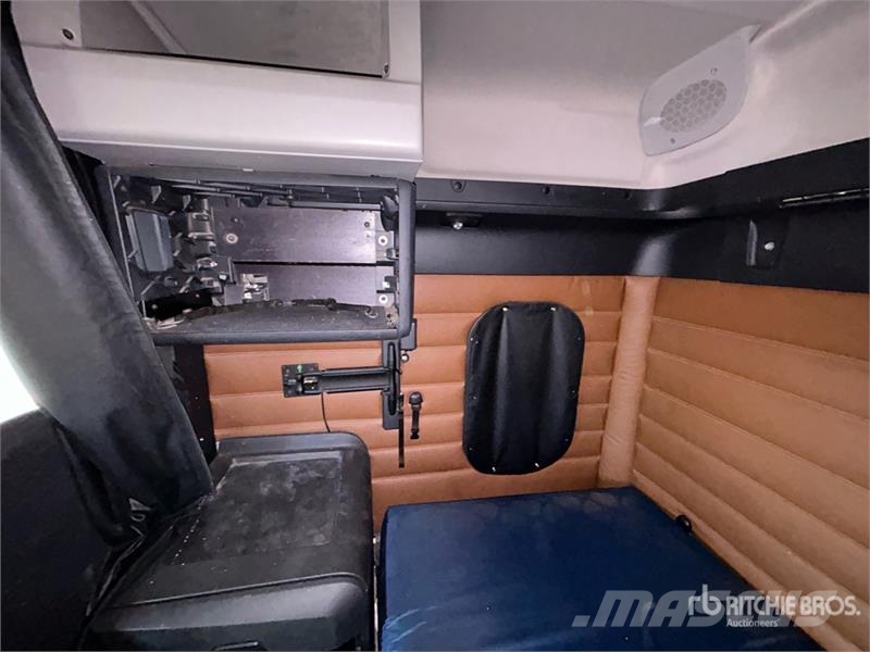 Freightliner Cascadia 126 6x4 T/A Sleeper Truck Tractor Tractor Units
