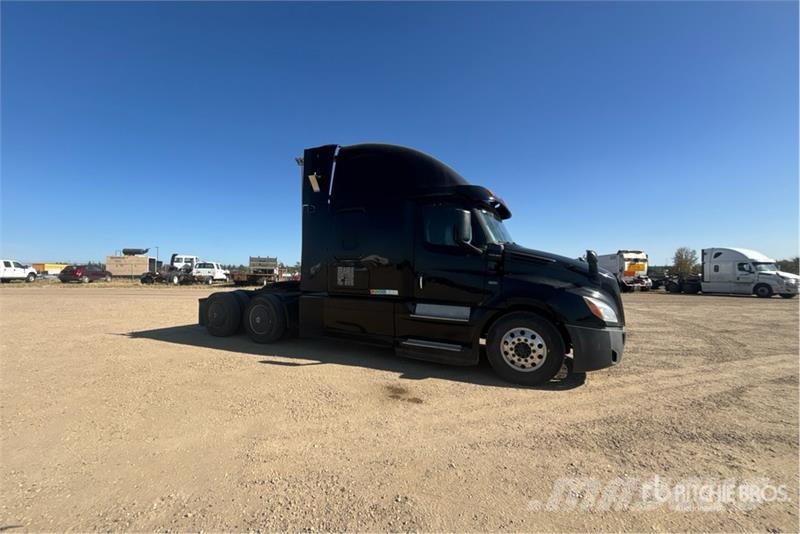 Freightliner Cascadia 126 6x4 T/A Sleeper Truck Tractor Тягачі
