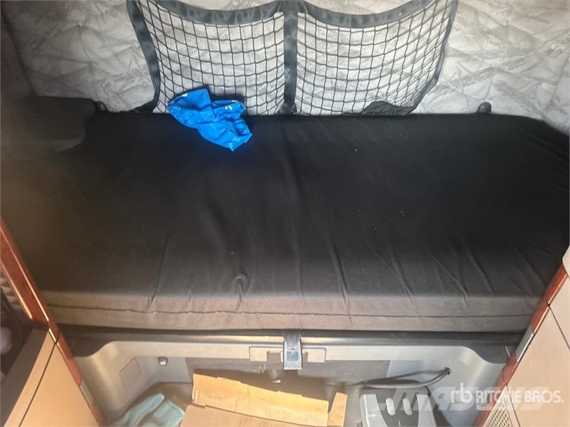 Freightliner Cascadia 125 6x4 Sleeper Car Carrier Truck Autotransporteri