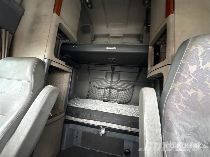 Freightliner Cascadia 125 6x4 T/A Sleeper Truck Tractor Sattelzugmaschinen