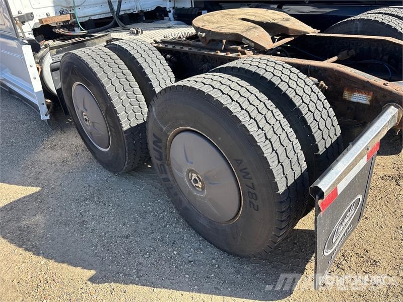 Freightliner Cascadia 126 6x4 T/A Sleeper Truck Tractor Motrici e Trattori Stradali