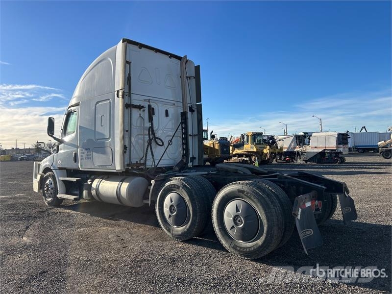 Freightliner Cascadia 126 6x4 T/A Sleeper Truck Tractor Cabezas tractoras