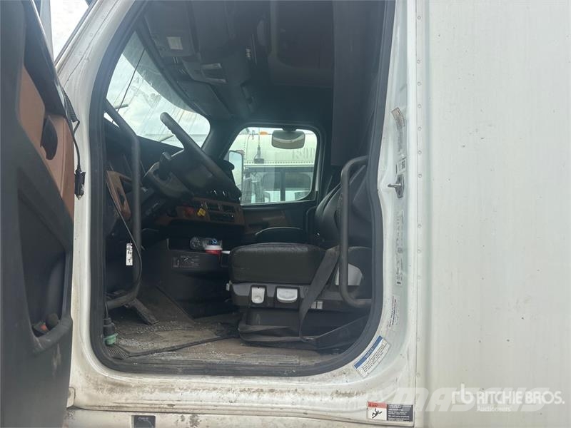 Freightliner Cascadia 126 6x4 T/A Sleeper Truck Tractor Trekkvogner