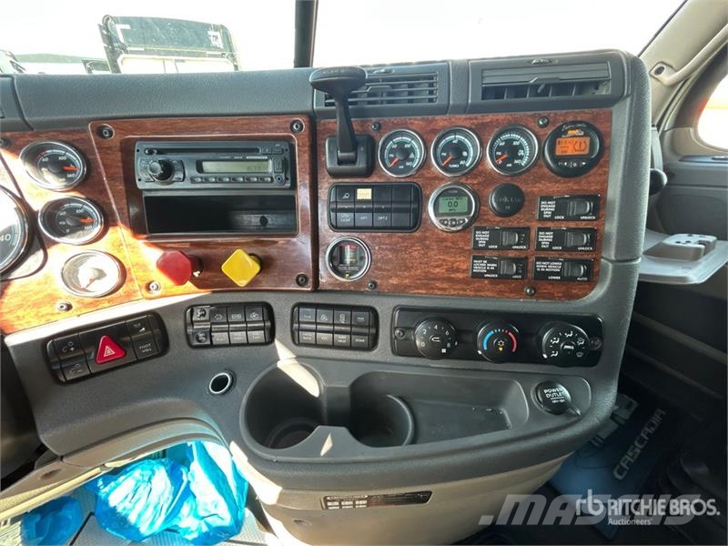 Freightliner Cascadia 125 6x4 T/A Sleeper Truck Tractor Τράκτορες