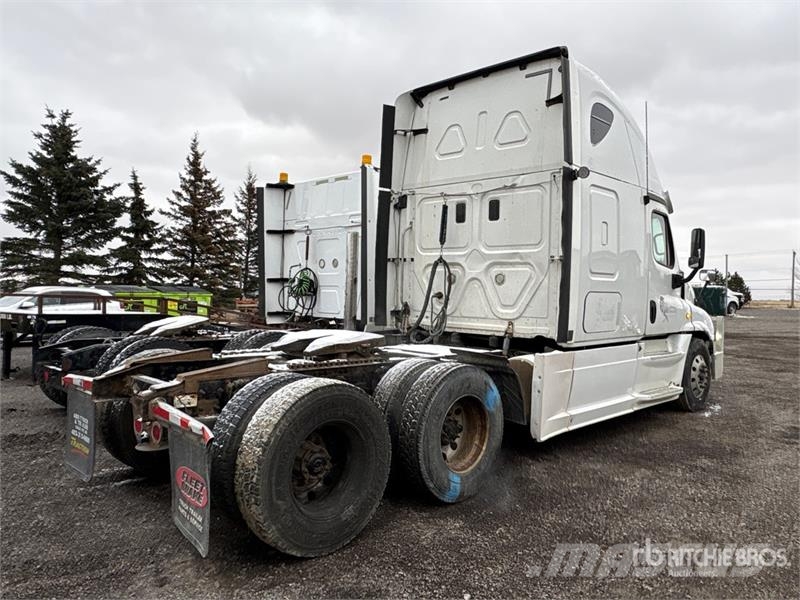 Freightliner Cascadia 125 6x4 T/A Sleeper Truck Tractor Sattelzugmaschinen