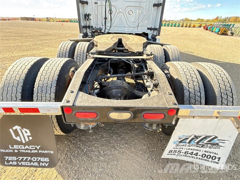 Freightliner Cascadia 126 6x4 T/A Sleeper Truck Tractor Ciągniki siodłowe