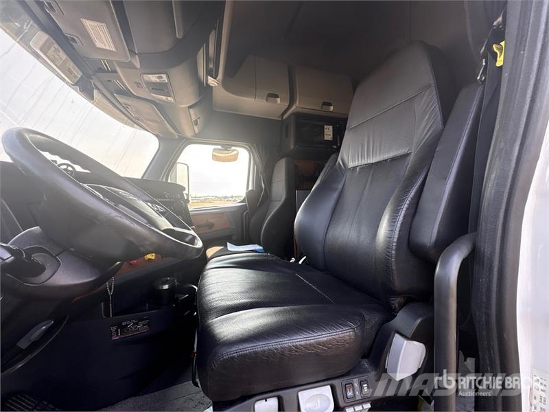 Freightliner Cascadia 113 Vilcēji