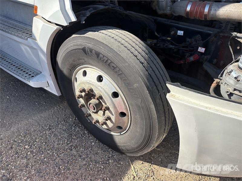 Freightliner Cascadia 126 6x4 T/A Sleeper Truck Tractor Motrici e Trattori Stradali