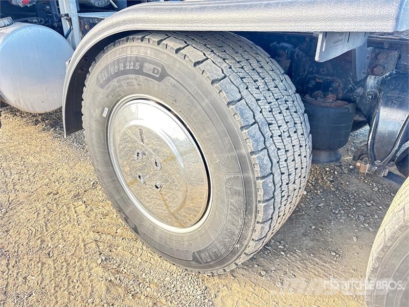Freightliner Cascadia 126 6x4 T/A Sleeper Truck Tractor Седельные тягачи