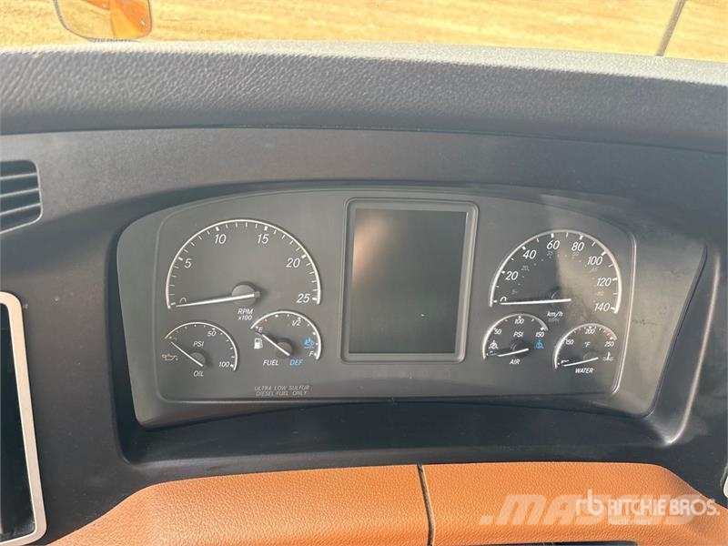 Freightliner Cascadia 126 6x4 T/A Sleeper Truck Tractor (Inoper Motrici e Trattori Stradali