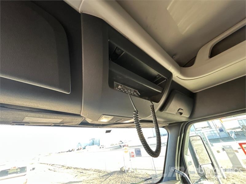 Freightliner Cascadia 126 6x4 T/A Sleeper Truck Tractor Влекачи
