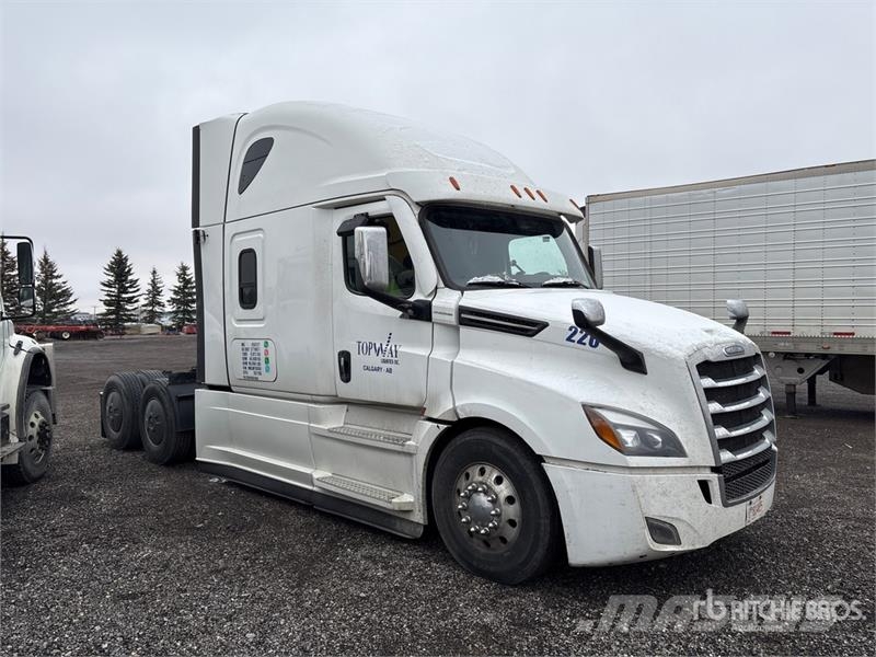 Freightliner Cascadia 6x4 T/A Sleeper Truck Tractor Tegljači