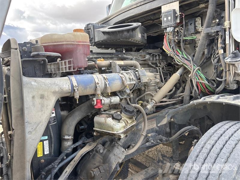 Freightliner Cascadia 126 6x4 T/A Sleeper Truck Tractor Sattelzugmaschinen