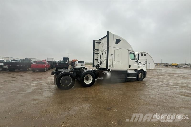 Freightliner Cascadia 126 6x4 T/A Sleeper Truck Tractor Tegljači