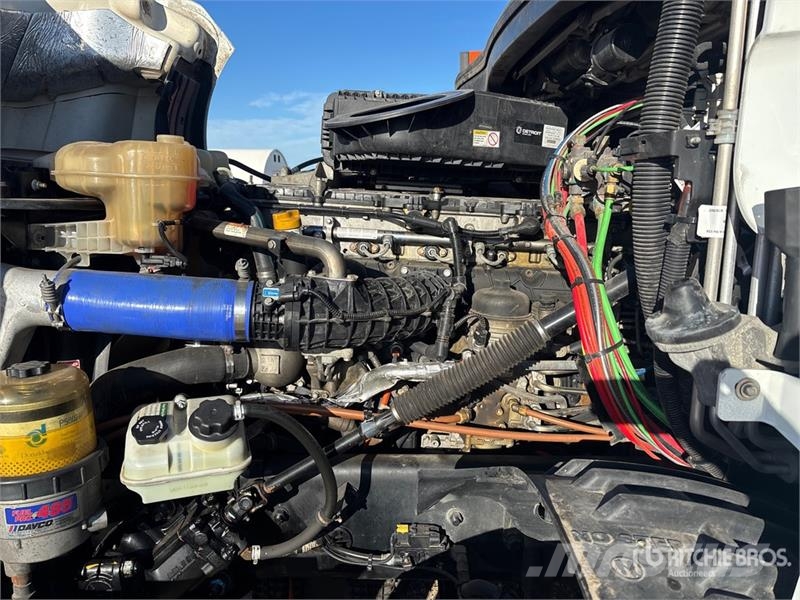 Freightliner Cascadia 126 6x4 T/A Sleeper Truck Tractor (Inoper Tegljači