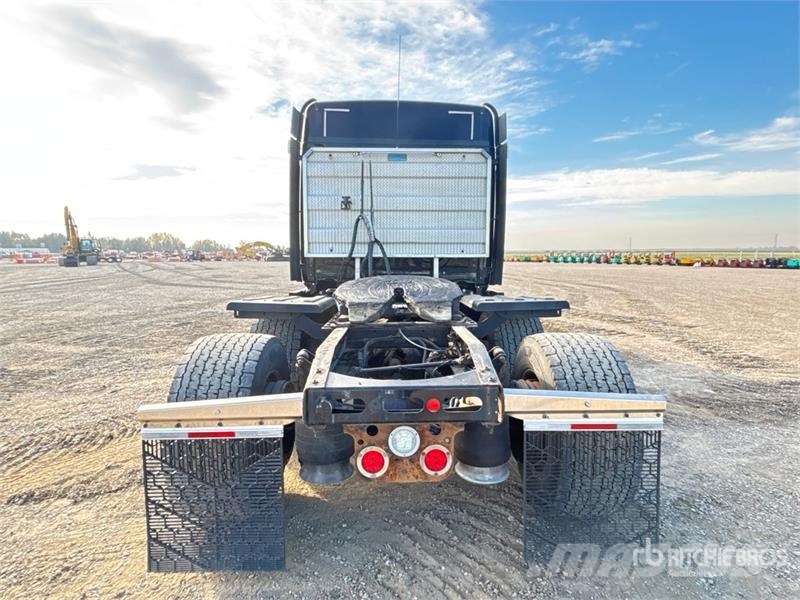 Freightliner Cascadia 126 6x4 T/A Sleeper Truck Tractor Седельные тягачи