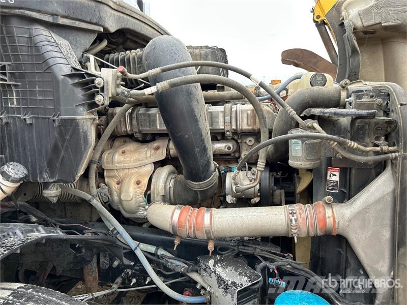 Freightliner Cascadia 126 6x4 T/A Sleeper Truck Tractor Tractor Units