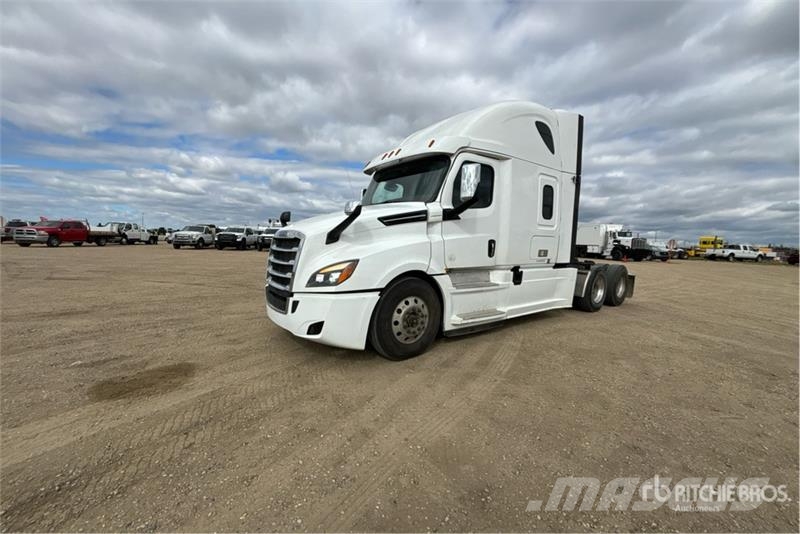 Freightliner Cascadia 126 6x4 T/A Sleeper Truck Tractor Cabezas tractoras