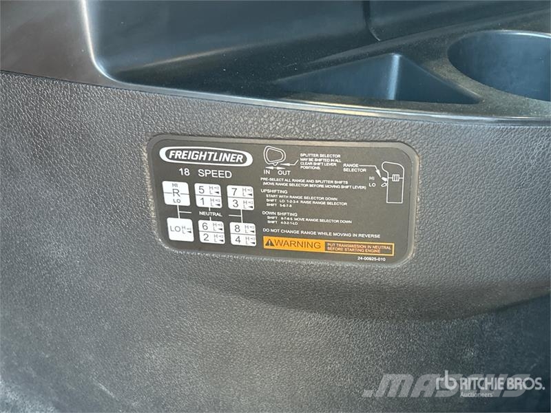 Freightliner Cascadia 126 6x4 T/A Sleeper Truck Tractor Влекачи