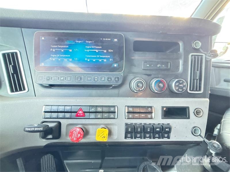 Freightliner Cascadia 126 6x4 T/A Sleeper Truck Tractor Ciągniki siodłowe