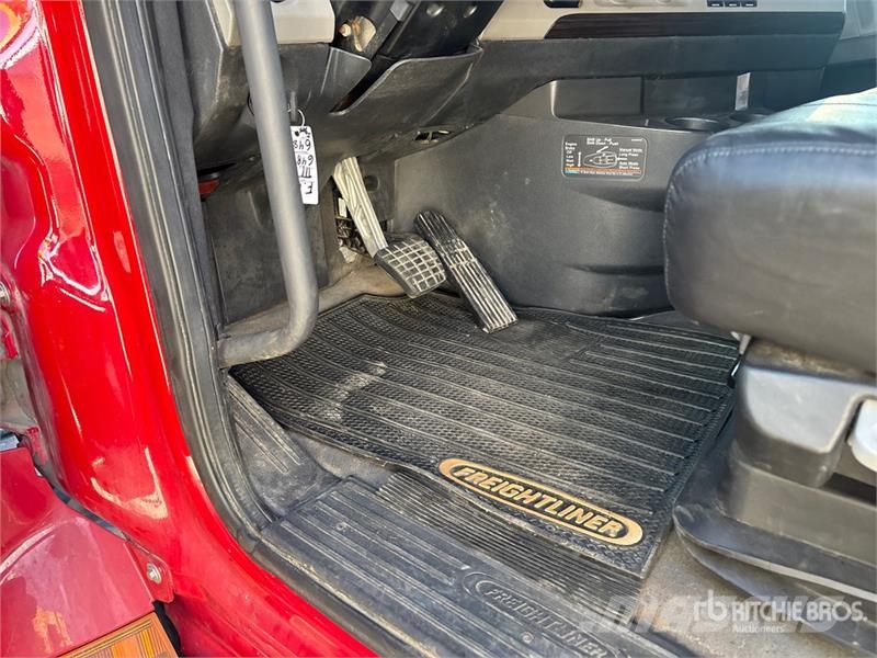 Freightliner Cascadia 126 6x4 T/A Sleeper Truck Tractor Traktorske jedinice